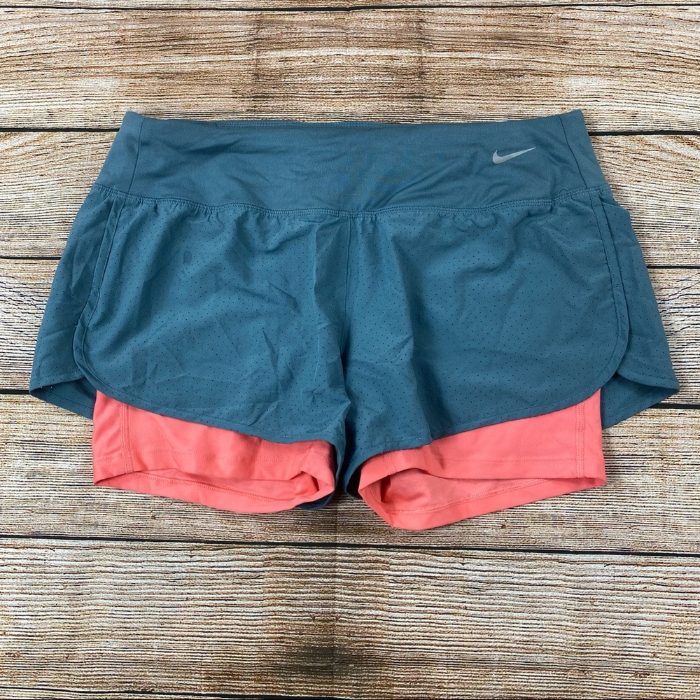 Nike Dri Fit 2 in 1 Shorts Women Size M Athletic Shorts w/ Media Pockets